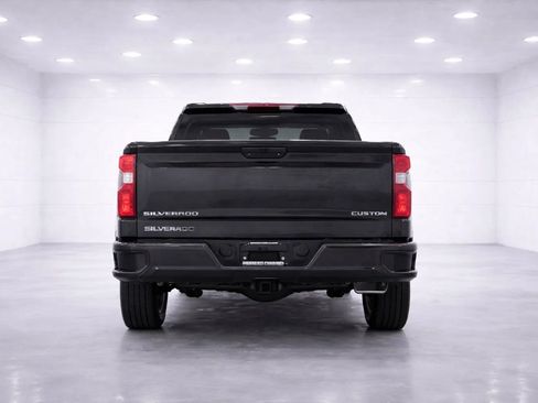 Used 2021 Chevrolet Silverado 1500 Custom image 4