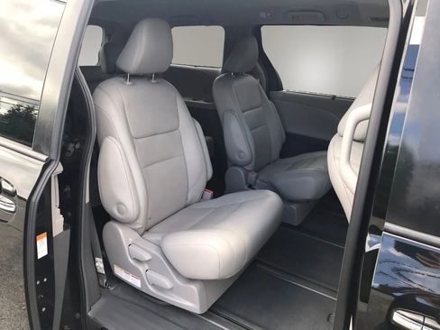 Used 2019 Toyota Sienna XLE AWD/4WD image 50