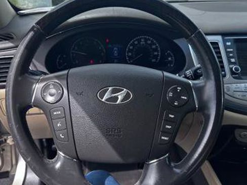 Used 2010 Hyundai Genesis 4.6 image 14