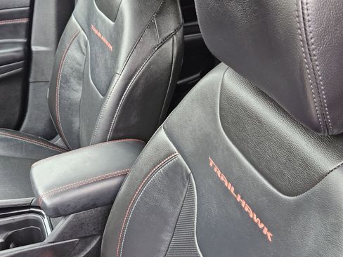 Used 2022 Jeep Compass Trailhawk w/ Trailhawk Elite Group image 32