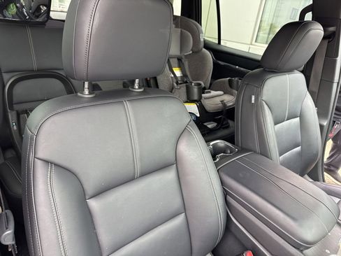 Used 2024 GMC Acadia Elevation w/ Luxury Package FWD image 15