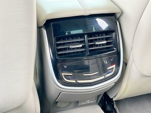 Used 2013 Cadillac XTS Platinum FWD image 27