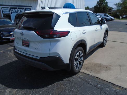 Used 2023 Nissan Rogue SV FWD image 2