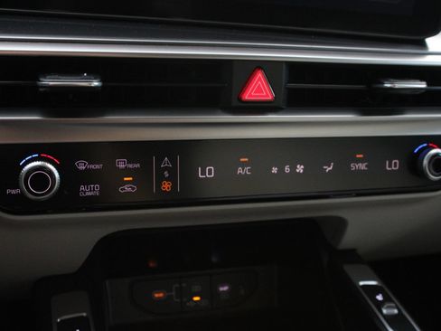 Used 2025 Kia Sorento S FWD image 16