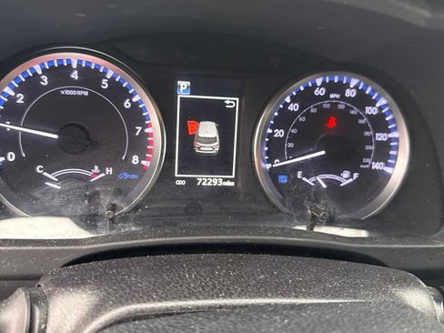 Used 2019 Toyota Highlander LE AWD/4WD image 11