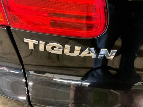 Used 2017 Volkswagen Tiguan S AWD/4WD image 10
