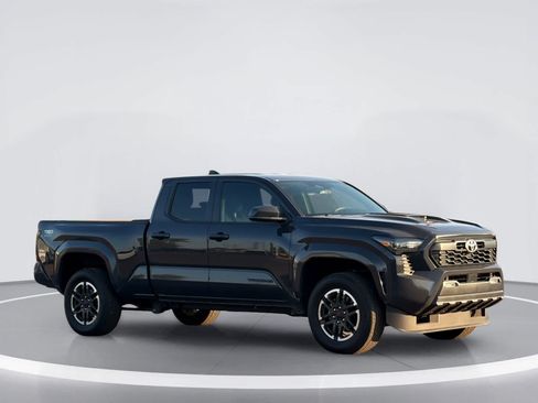 Used 2025 Toyota Tacoma TRD Sport AWD/4WD image 5