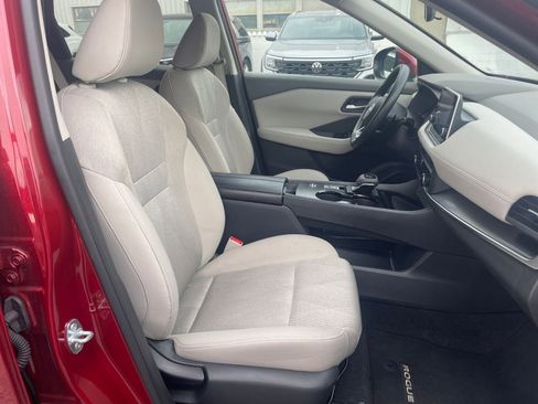Used 2024 Nissan Rogue SV image 36