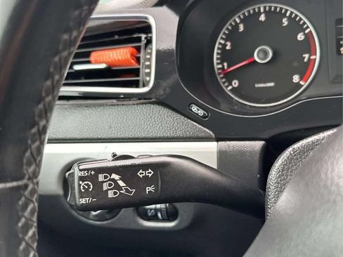 Used 2013 Volkswagen Jetta SE FWD image 22