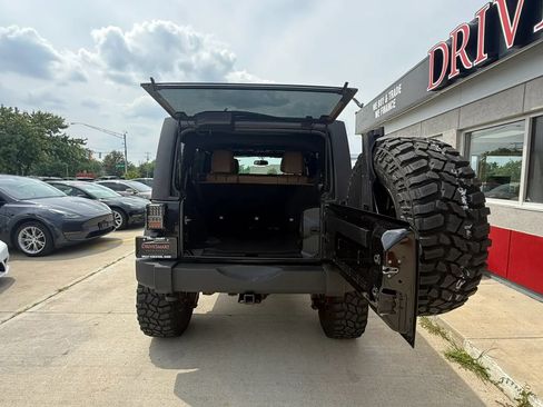 Used 2014 Jeep Wrangler Unlimited Rubicon w/ Dual Top Group AWD/4WD image 18