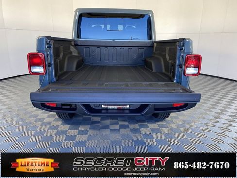 New 2025 Jeep Gladiator Sport image 28