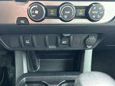 Used 2020 Toyota Tacoma SR w/ SR Convenience Package RWD image 27