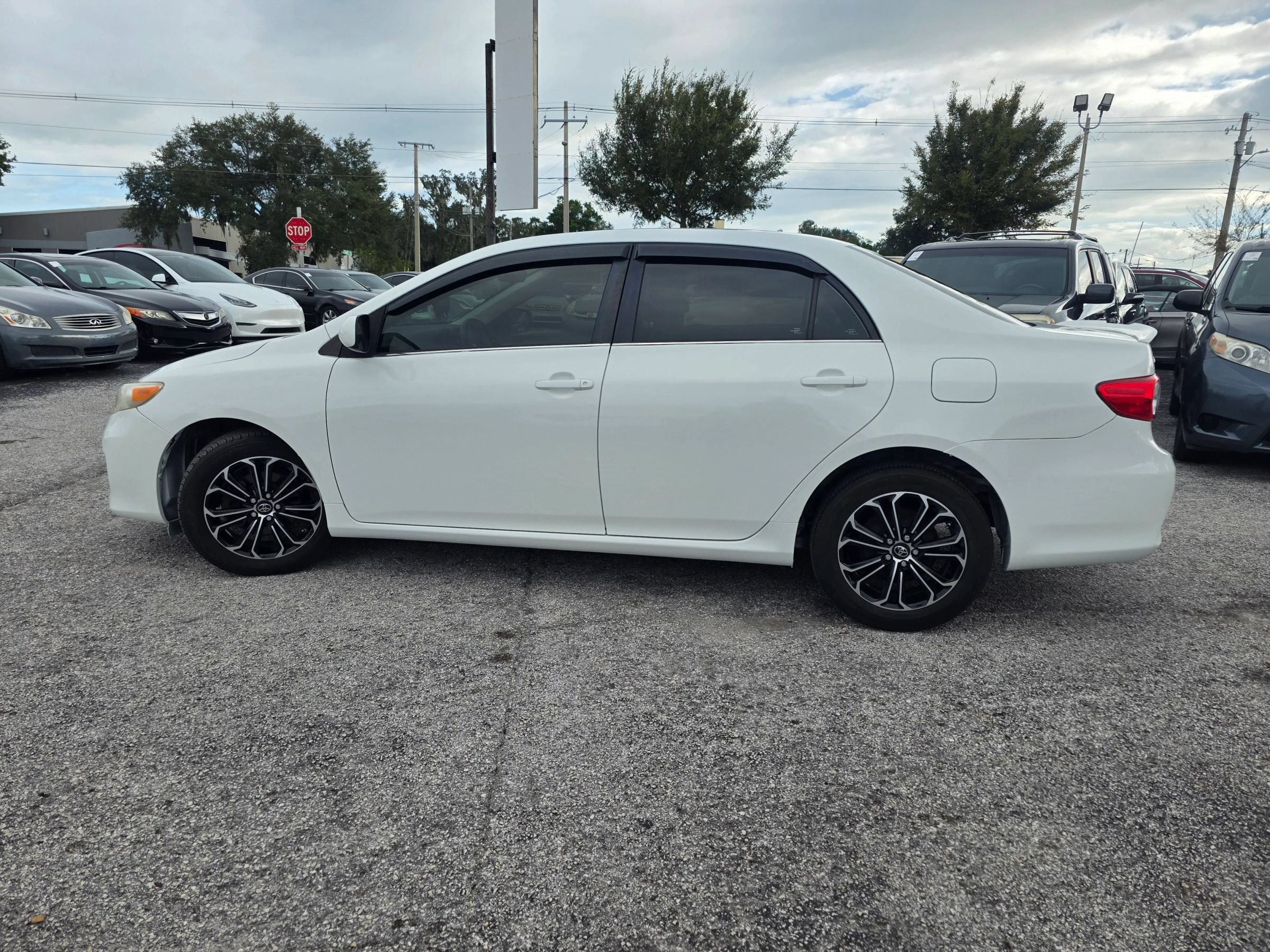 Used 2013 Toyota Corolla LE FWD image 4