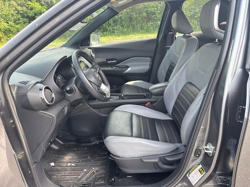 Used 2023 Nissan Kicks SR w/ SR Premium Package FWD image 5