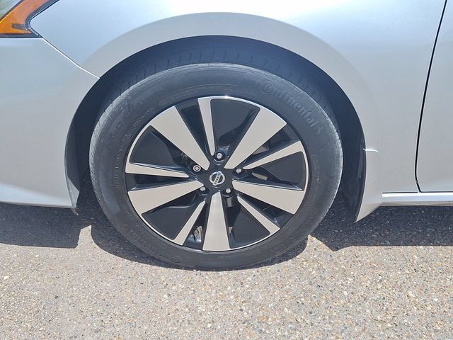Certified 2022 Nissan Altima 2.5 SV w/ SV Premium Package AWD/4WD image 16