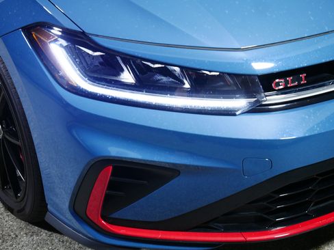 Used 2025 Volkswagen Jetta GLI Autobahn image 16