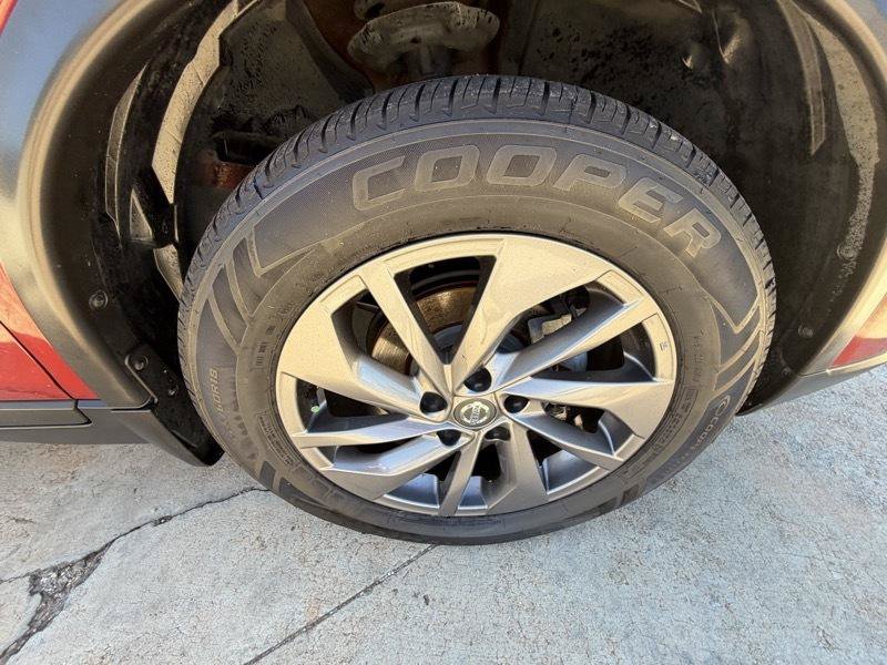 Used 2016 Nissan Rogue SL w/ SL Premium Package FWD image 11