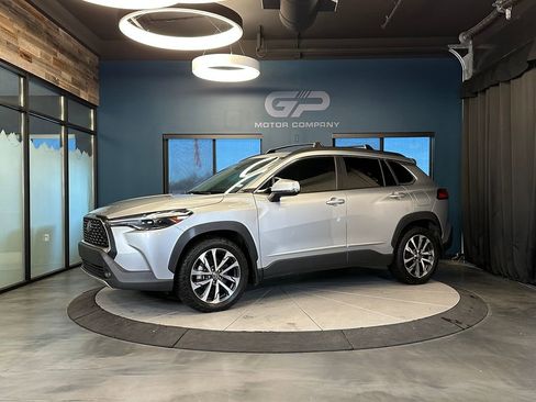 Used 2022 Toyota Corolla Cross XLE w/ Convenience Package image 7