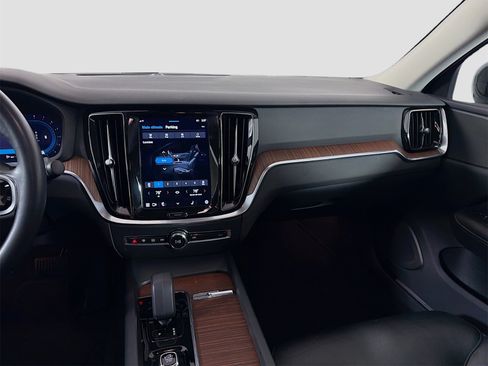 Used 2024 Volvo S60 B5 Plus image 27