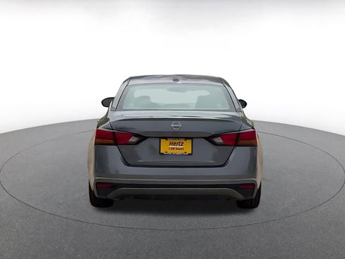 Used 2025 Nissan Altima 2.5 SV FWD image 12