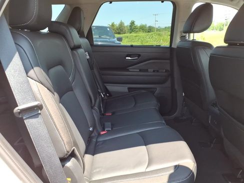 Certified 2024 Nissan Pathfinder SL AWD/4WD image 11