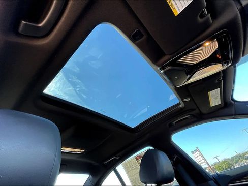 Used 2018 BMW 530e image 30