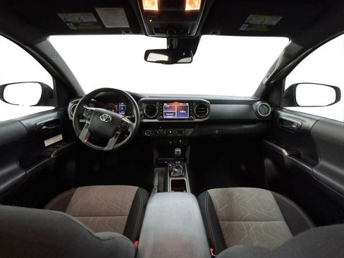 Used 2020 Toyota Tacoma TRD Off-Road image 17