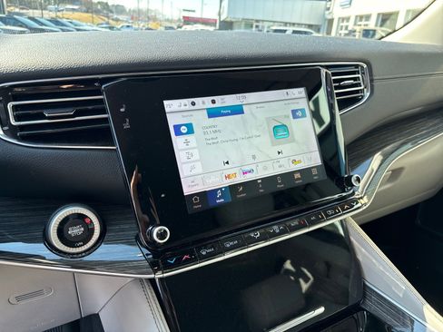 Used 2022 Jeep Wagoneer Series III w/ Flexible Seating Group image 21