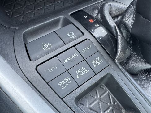 Certified 2021 Toyota RAV4 XLE image 28