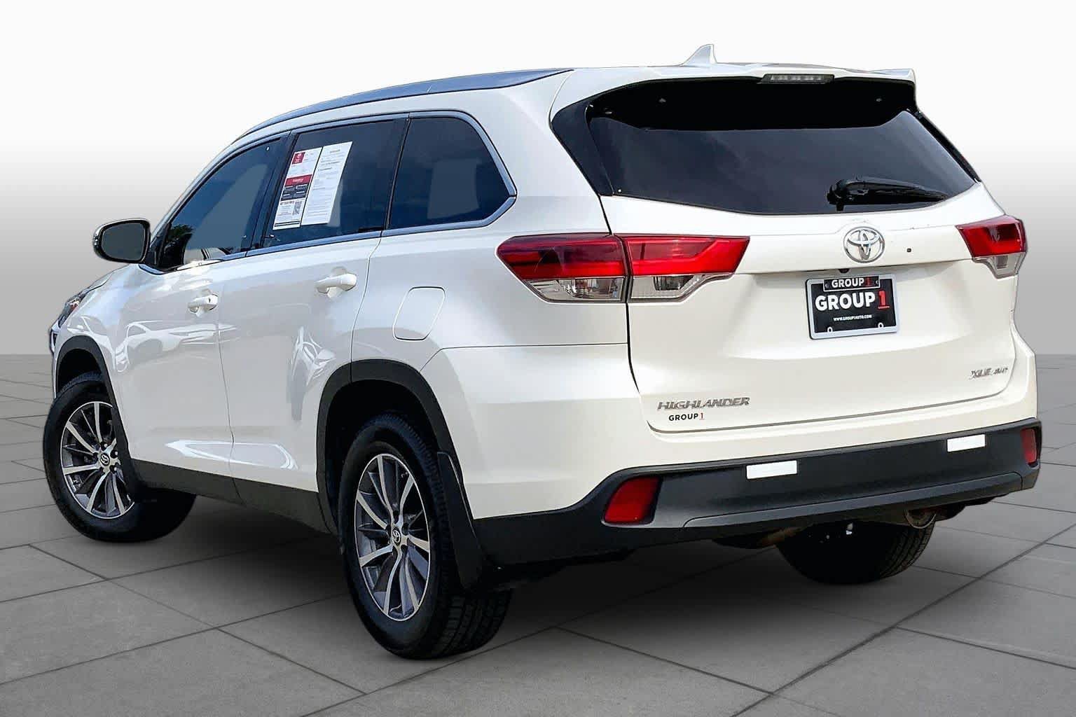 Used 2019 Toyota Highlander XLE AWD/4WD image 12
