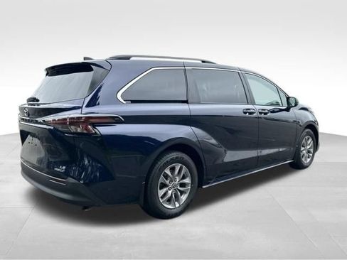 Used 2023 Toyota Sienna LE FWD image 6