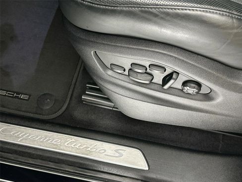Certified 2023 Porsche Cayenne Turbo S AWD/4WD image 32