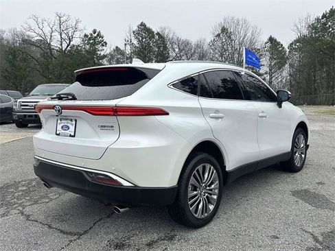 Used 2024 Toyota Venza Limited image 3