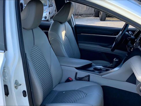 Used 2021 Toyota Camry SE image 7