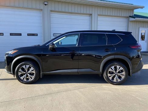 Used 2021 Nissan Rogue SV image 4