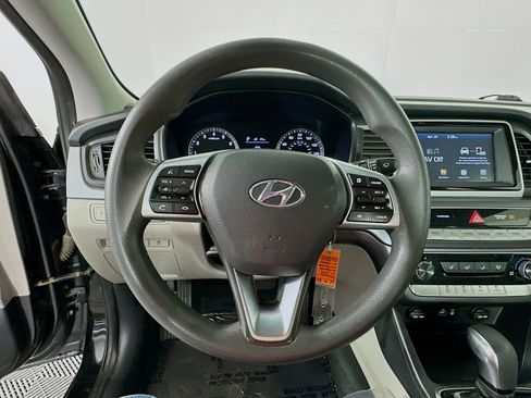 Used 2019 Hyundai Sonata SE w/ Cargo Package FWD image 12