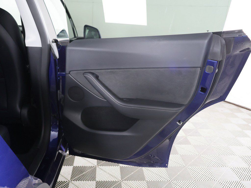 Used 2023 Tesla Model Y Long Range AWD/4WD image 31