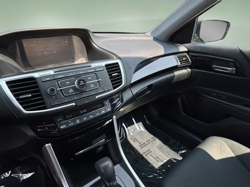 Used 2016 Honda Accord LX image 24