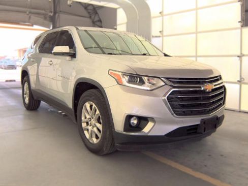 Used 2019 Chevrolet Traverse LT w/ LPO, Floor Liner Package FWD image 3