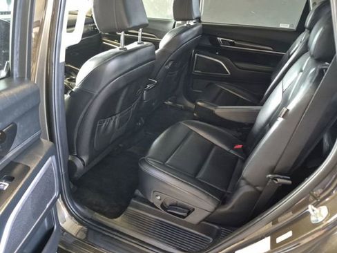 Used 2025 Kia Telluride S AWD/4WD image 9