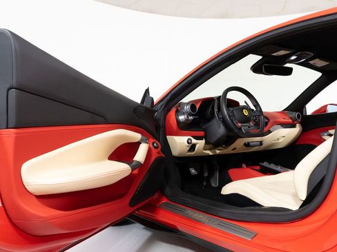 Used 2021 Ferrari F8 Tributo image 22