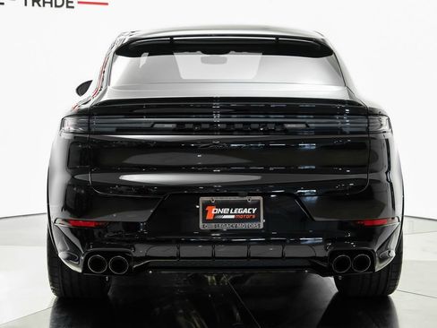 Used 2025 Porsche Cayenne GTS AWD/4WD image 11