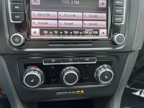 Used 2010 Volkswagen GTI 4-Door image 27