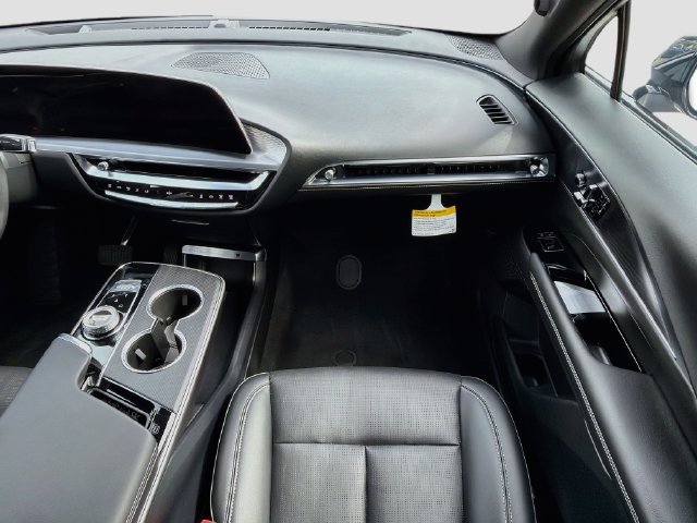 Used 2026 Cadillac Lyriq Luxury AWD/4WD image 18