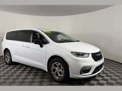 Used 2024 Chrysler Pacifica Limited
