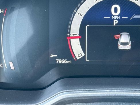 Used 2025 Toyota Corolla Cross XLE image 13