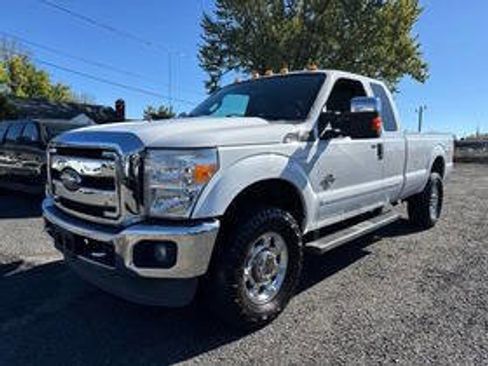 Used 2015 Ford F350 XLT w/ XLT Premium Package image 19