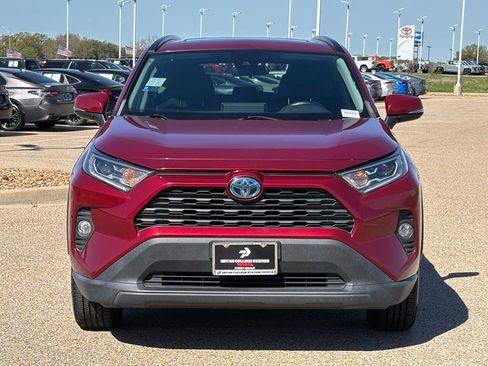 Used 2021 Toyota RAV4 XLE w/ Convenience Package image 3