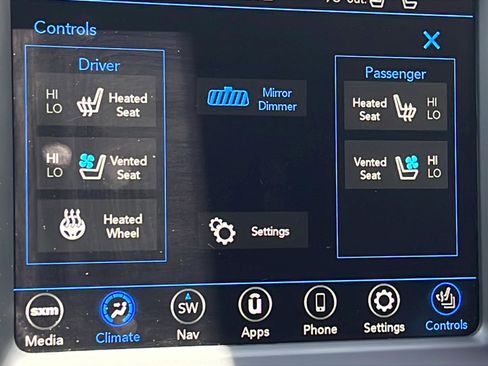 Used 2023 Chrysler 300 C RWD image 16