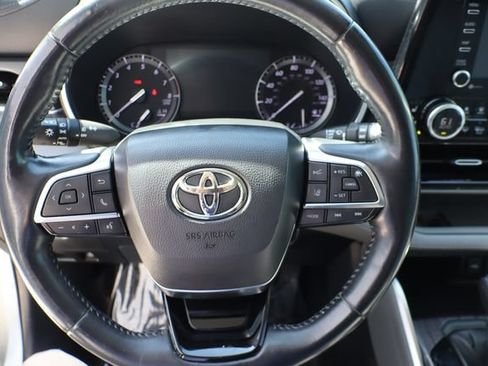 Used 2020 Toyota Highlander Limited FWD image 35